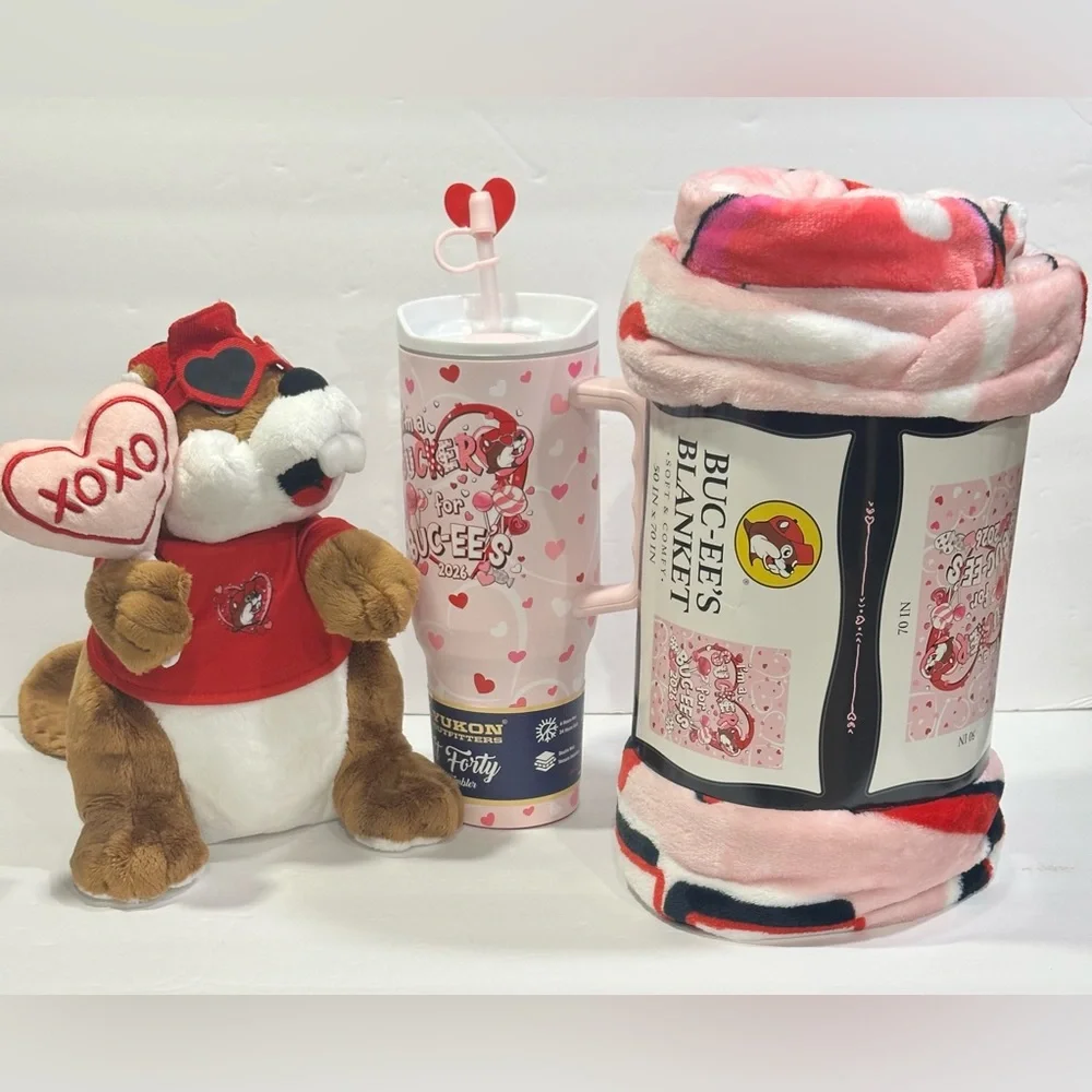 Buc-ee’s Valentine's Day 2026 / Plush, Mug, and Blanket - Bundle of 3